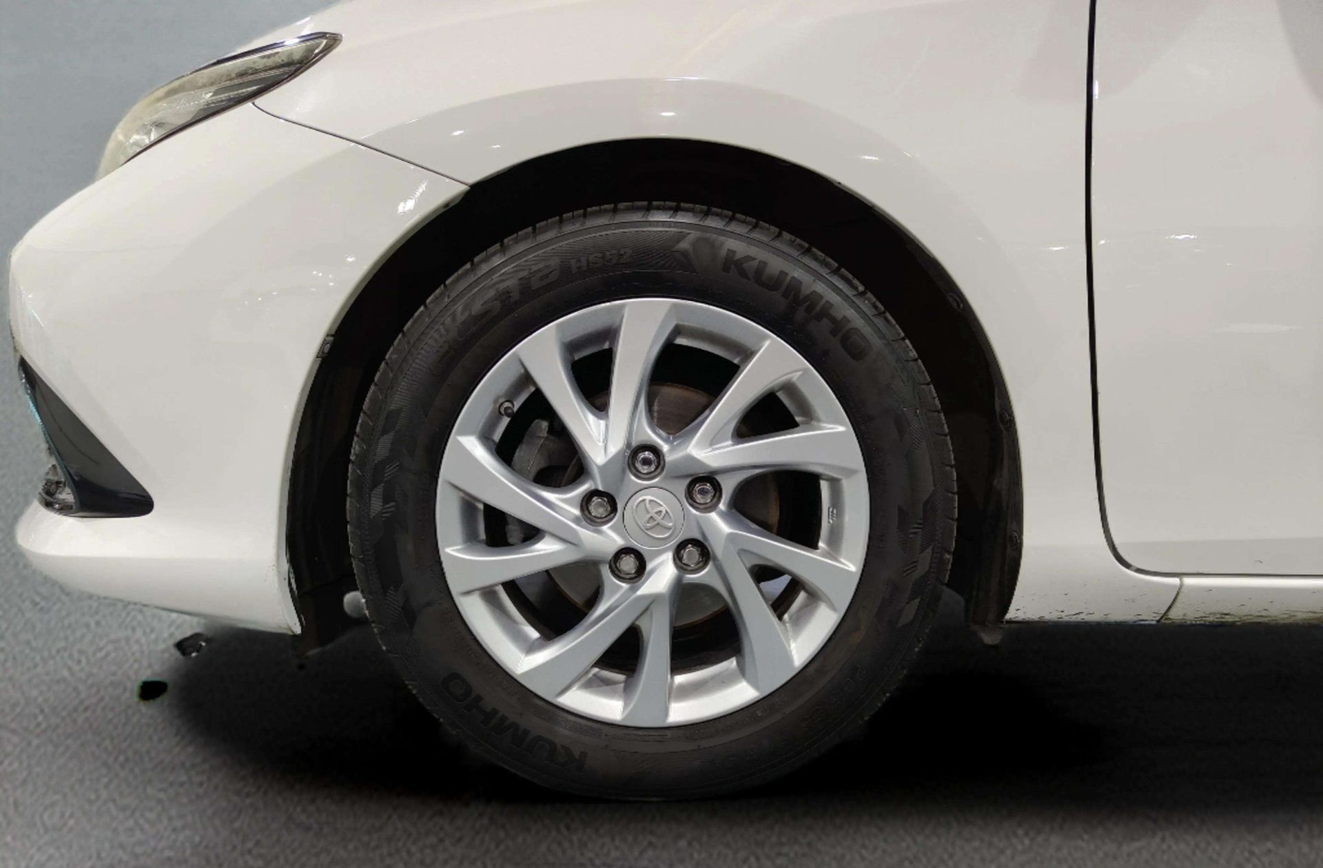 Toyota Auris 1.4 90 D Active - foto 29