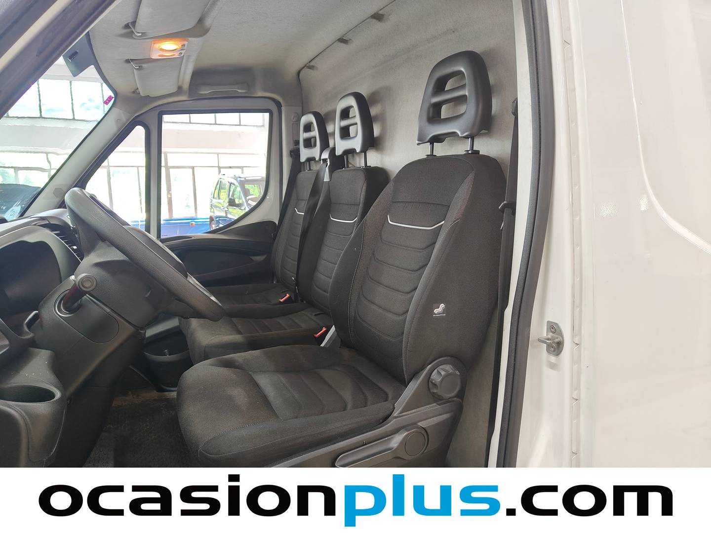 Foto asientos delanteros Iveco Daily Iveco Daily Furgon 35S 16 V 3520L/H2 (156 CV)