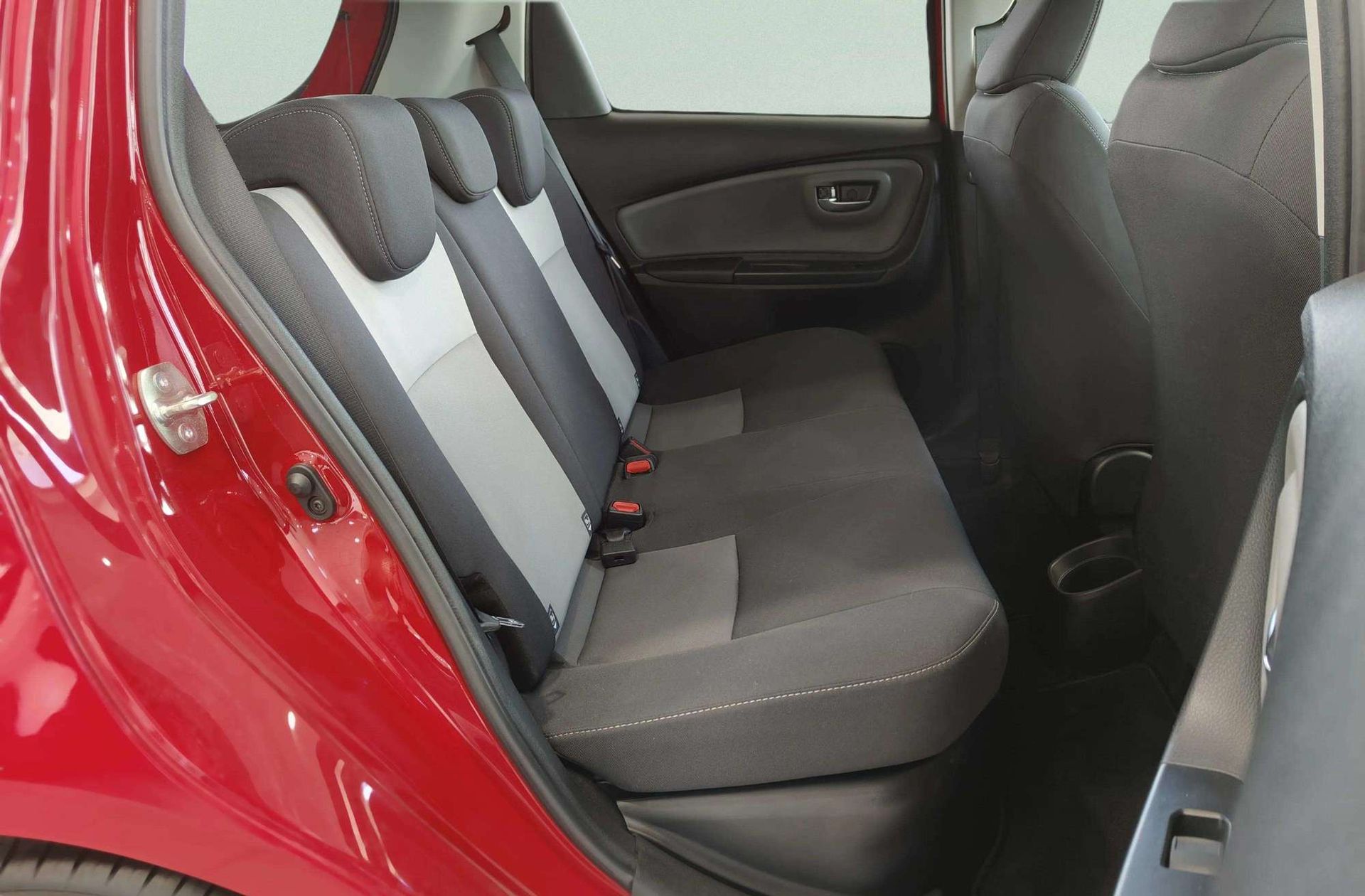 Toyota Yaris 100H Feel - foto 18