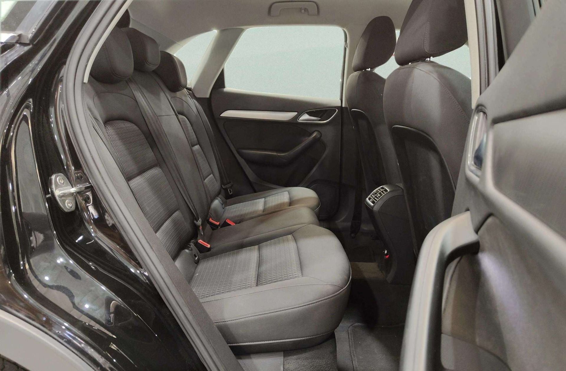 Audi Q3 design edition 2.0 TDI - foto 19