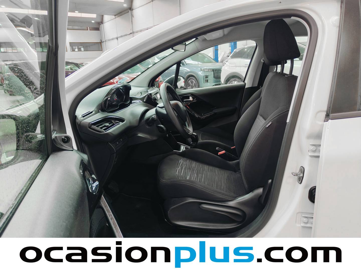 Foto asientos delanteros Peugeot 208 Peugeot 208 1.0L PureTech Access (68 CV)