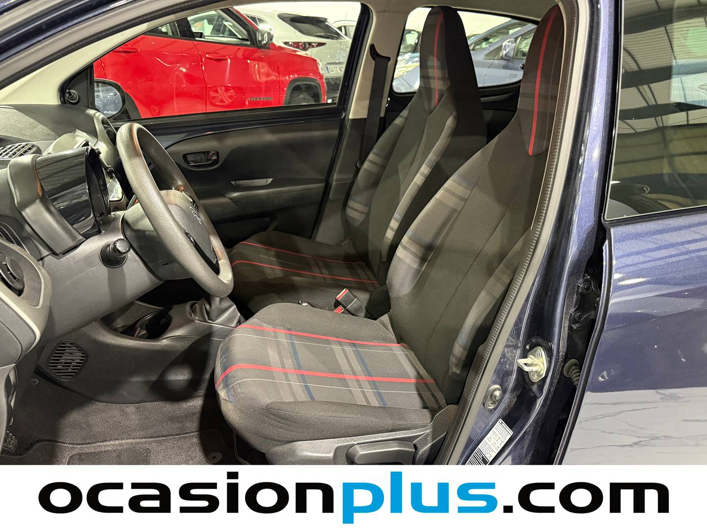 Foto asientos delanteros Peugeot 108 Peugeot 108 1.2 PureTech Active (82 CV)