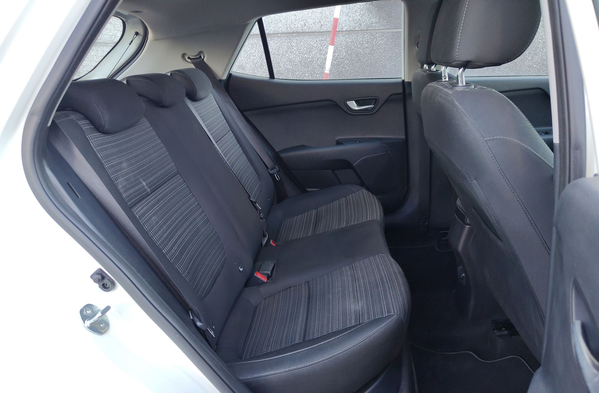 Kia Stonic 1.0 T-GDi MHEV Drive - foto 16