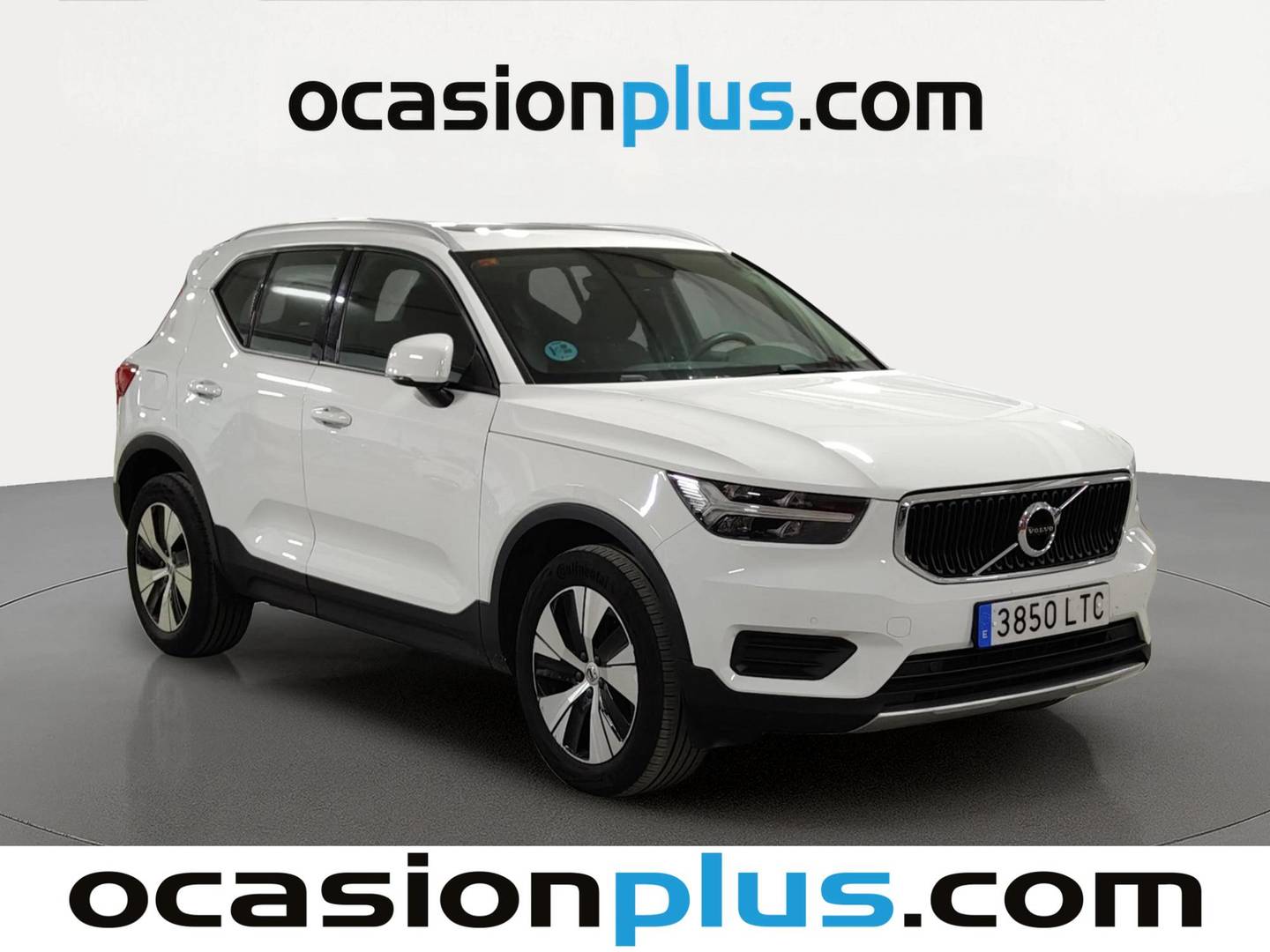Foto delantera Volvo XC40 Volvo XC40 T3 Momentum Pro Auto (163 CV) derecha