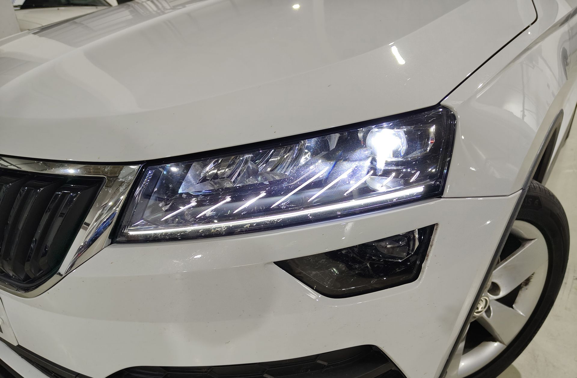 Škoda Karoq 1.0 TSI Ambition DSG - foto 14