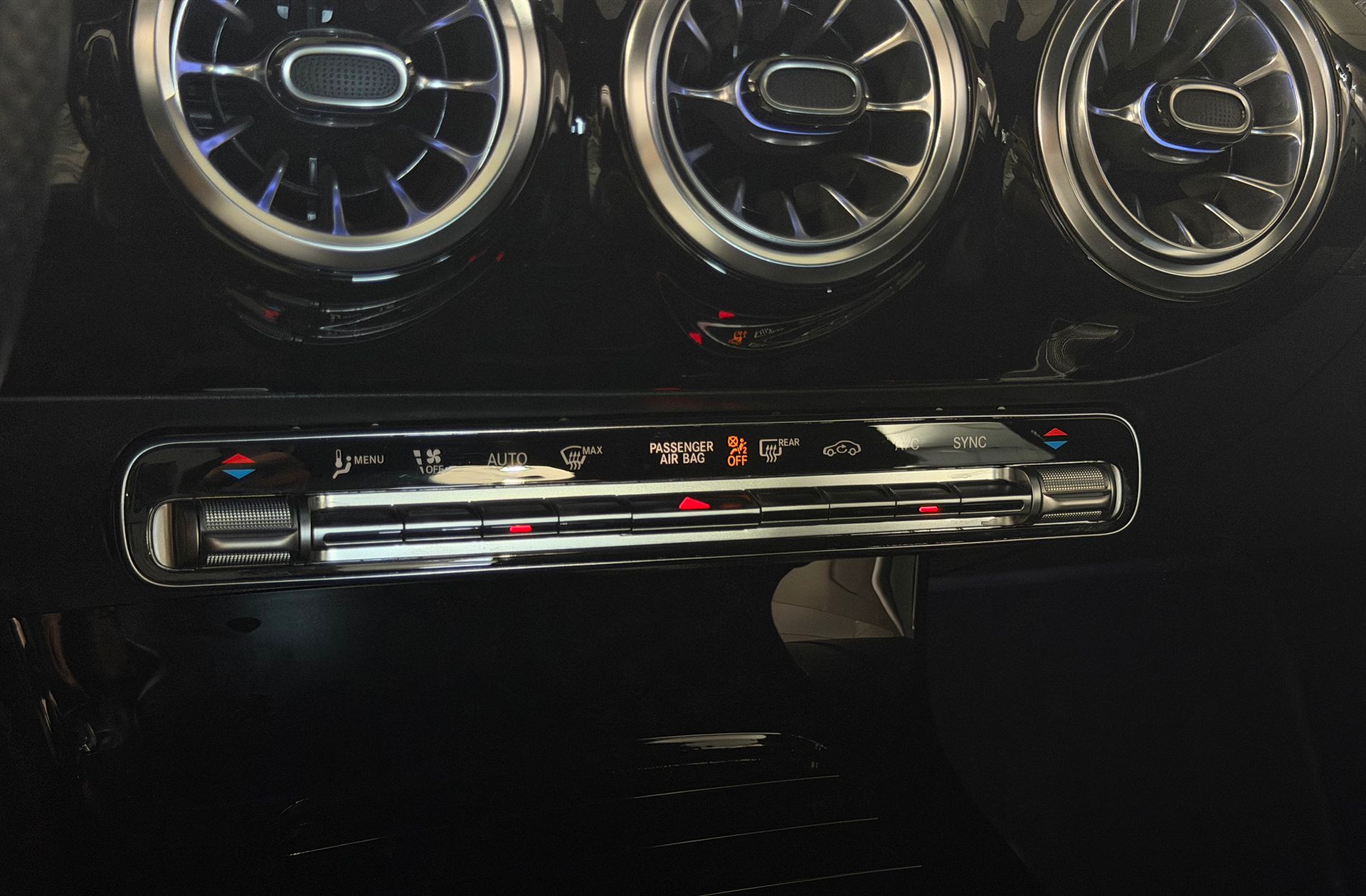 Mercedes-Benz CLA 180 Pack AMG - foto 33