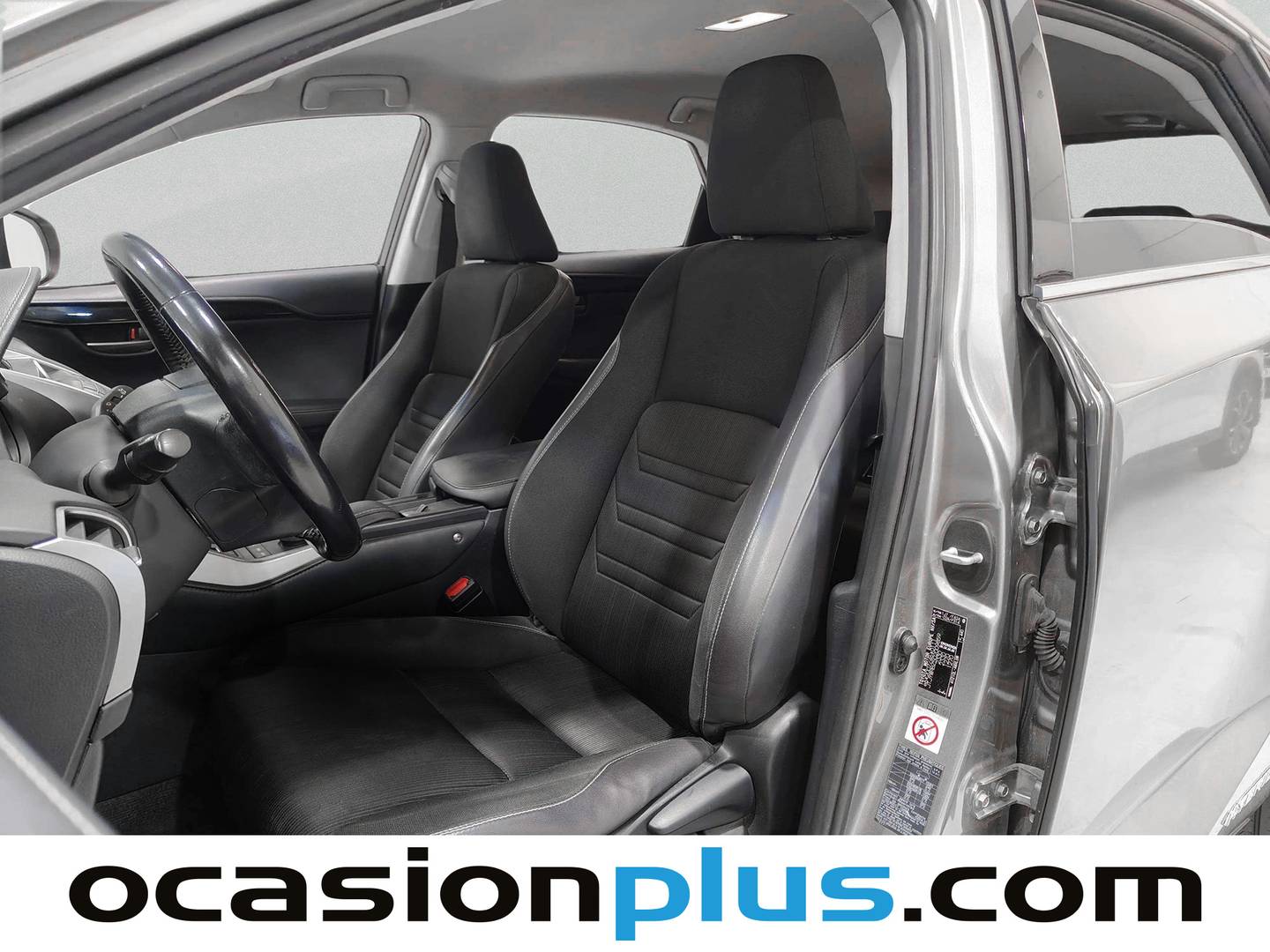 Foto asientos delanteros Lexus NX Lexus NX 300h Corporate 2WD + Navibox (197 CV)