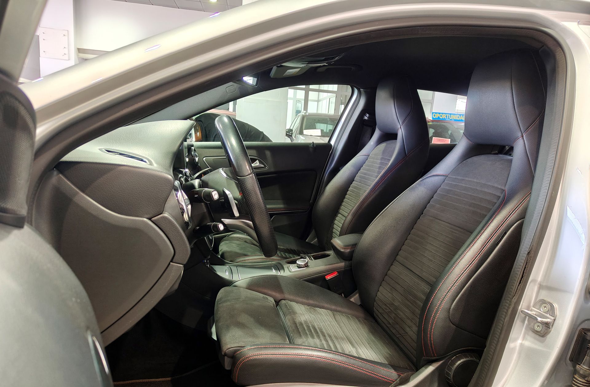 Mercedes-Benz GLA 180 Pack AMG - foto 10