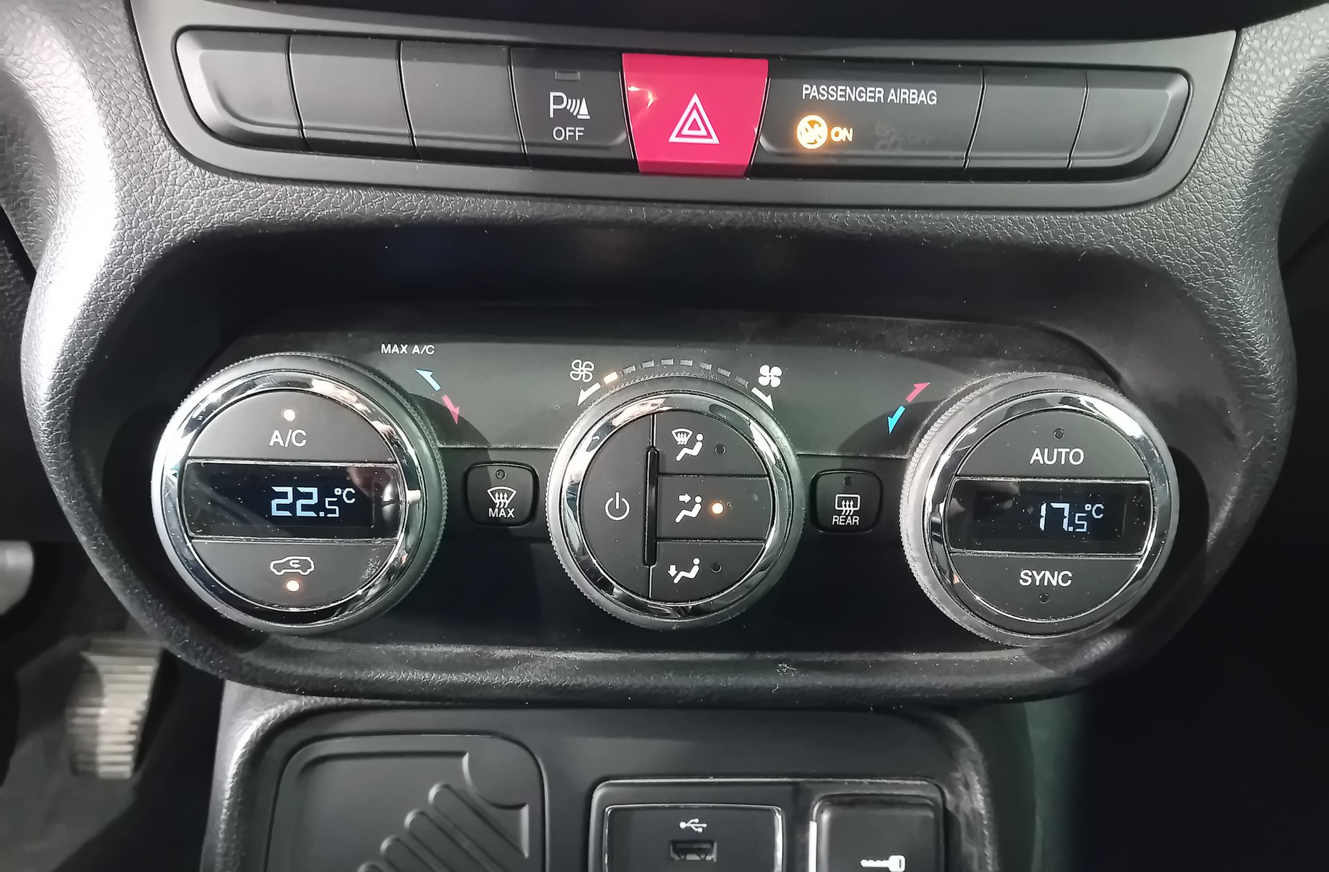 Jeep Renegade 1.6 MultiJet Night Eagle II 4x2 - foto 28