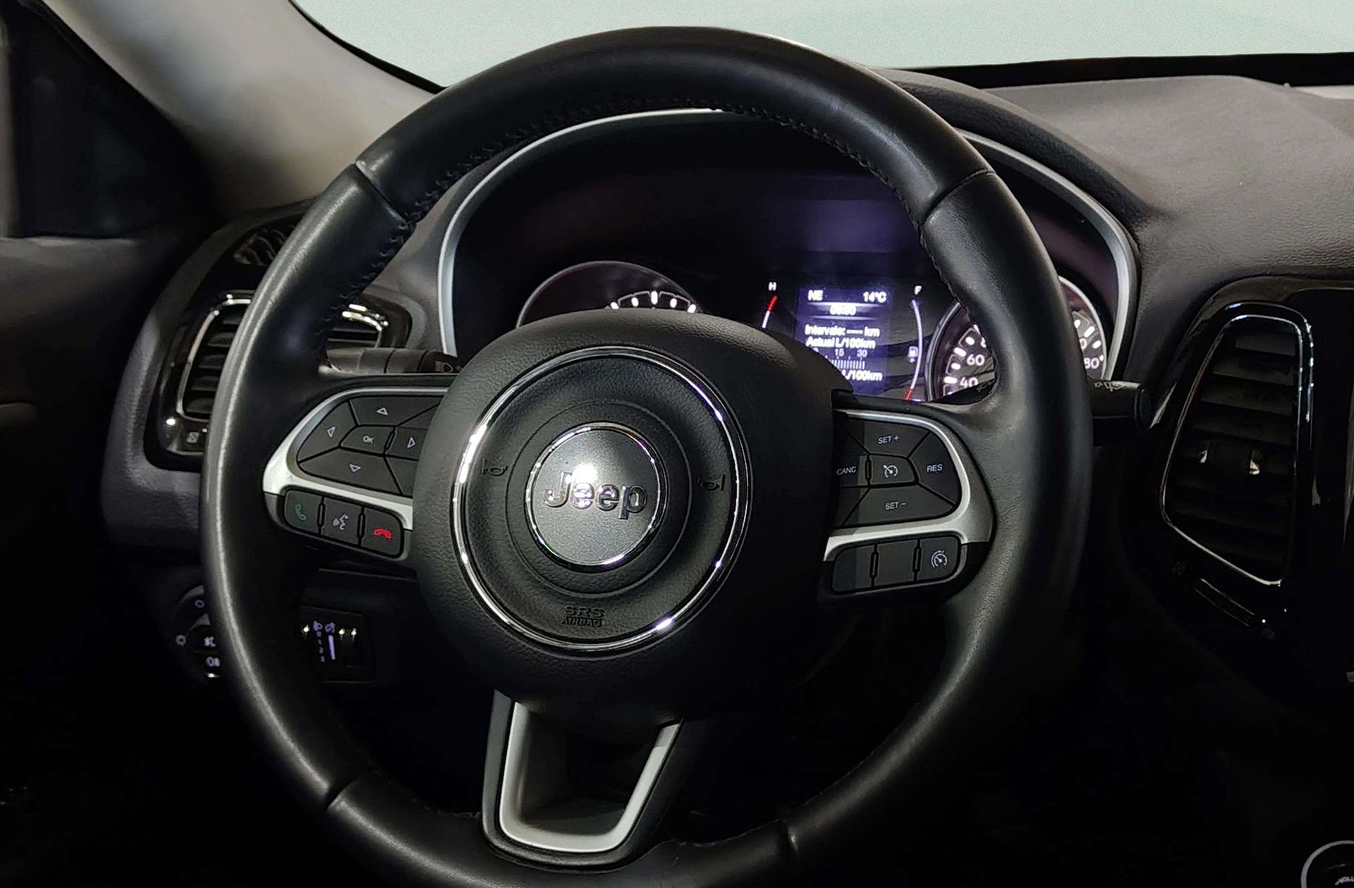 Jeep Compass 1.4 MultiAir Night Eagle 4x2 - foto 23