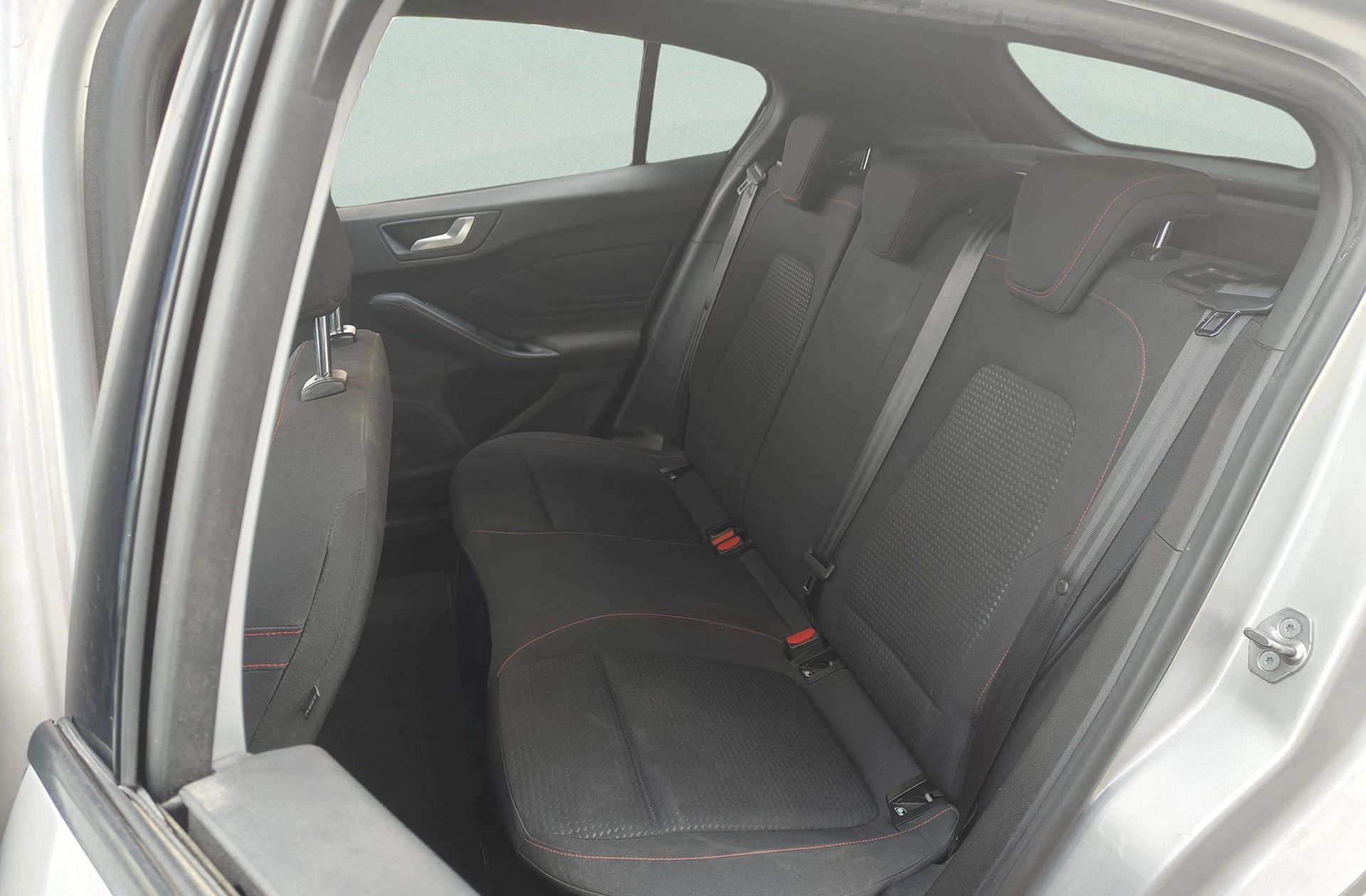 Ford Focus 1.0 EcoBoost ST-Line - foto 11