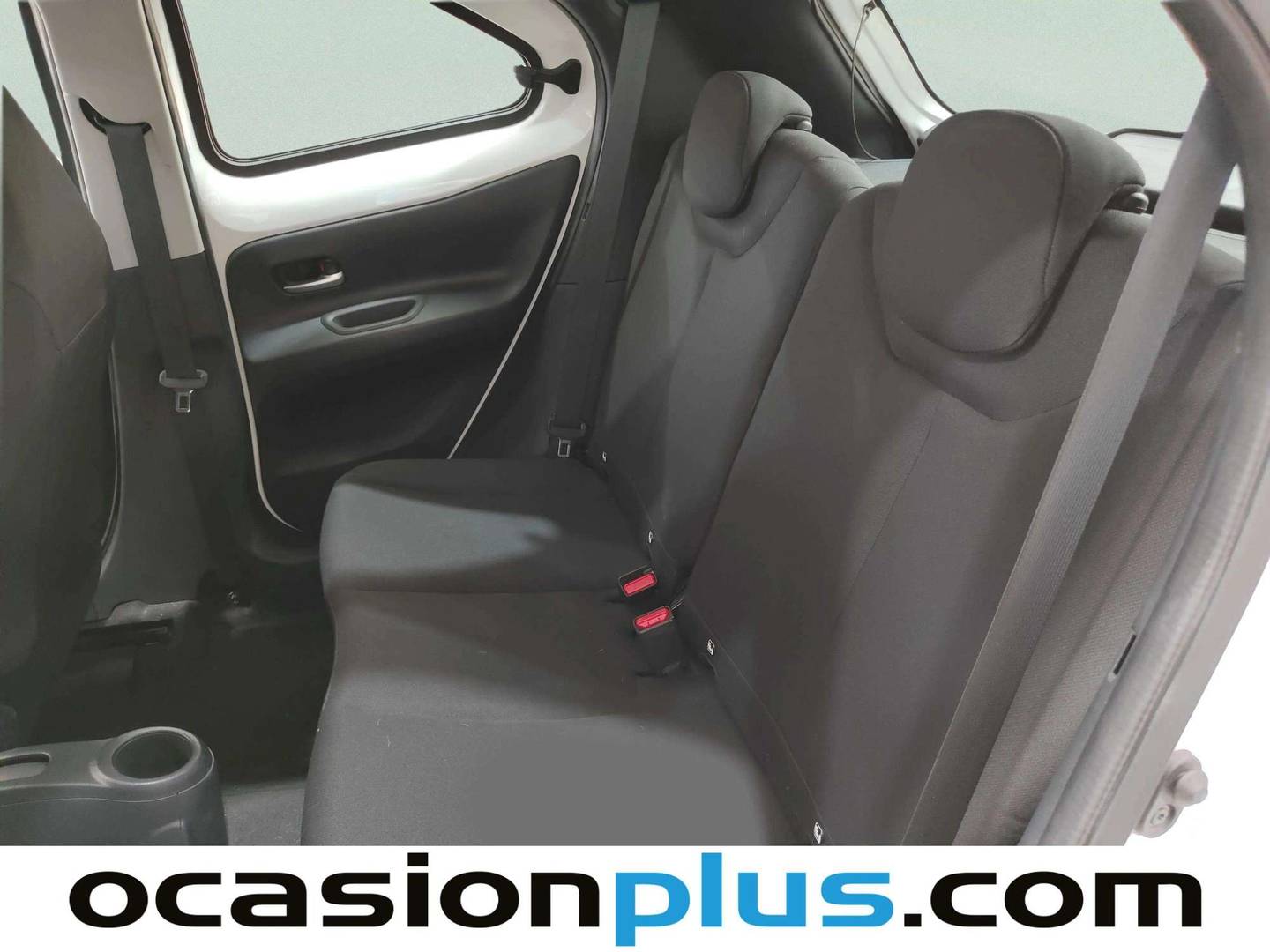 Foto asientos traseros Toyota Aygo X Cross Toyota Aygo X Cross 1.0 VVT-I Play (72 CV)