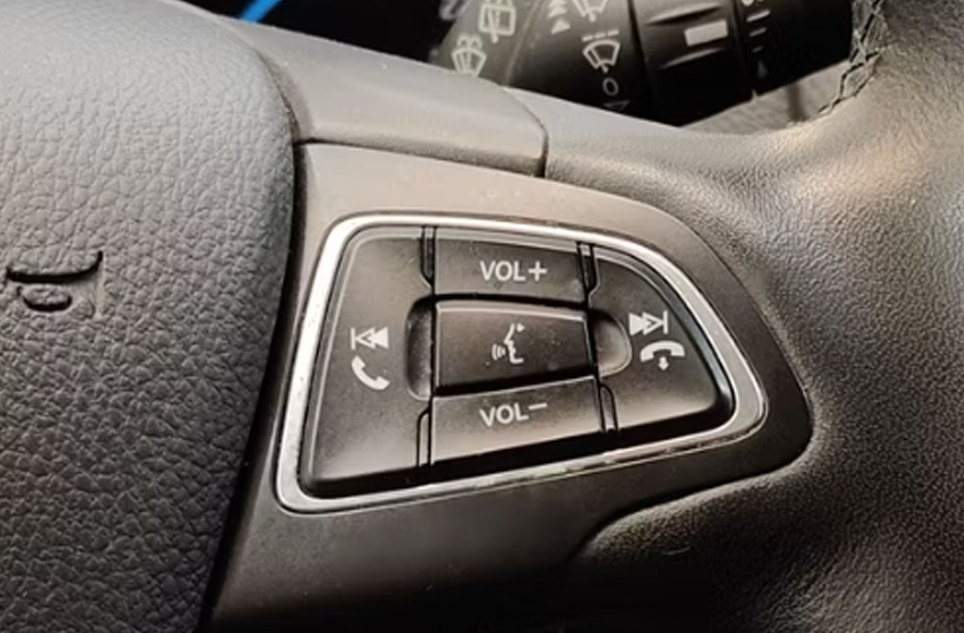 Ford Focus SportBreak 1.0 EcoBoost Business - foto 23