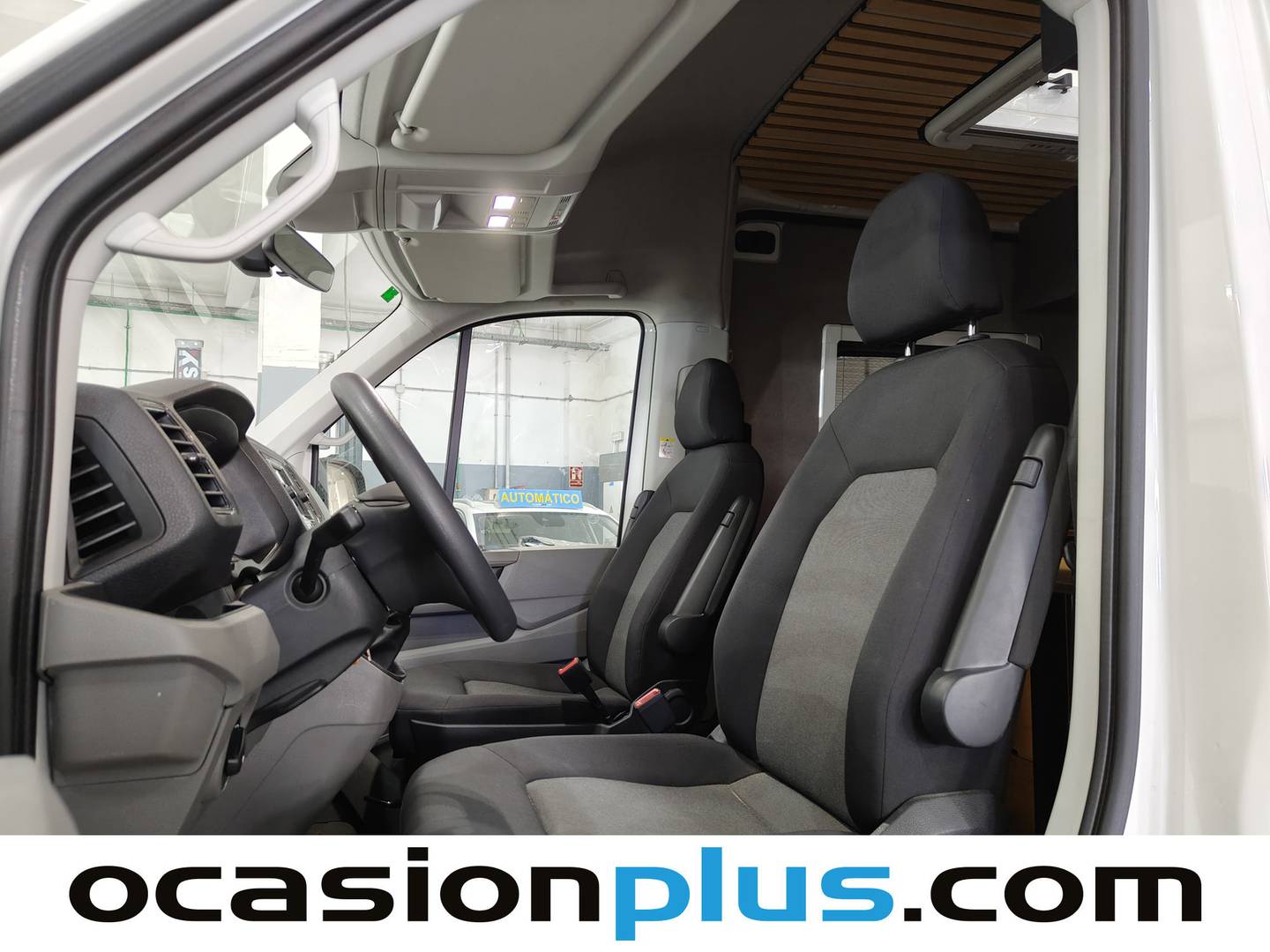 Foto asientos traseros Volkswagen Crafter Volkswagen Crafter 35 Furgón Batalla Larga L4H3 2.0 TDI (140 CV) Camperizada 4 Plazas