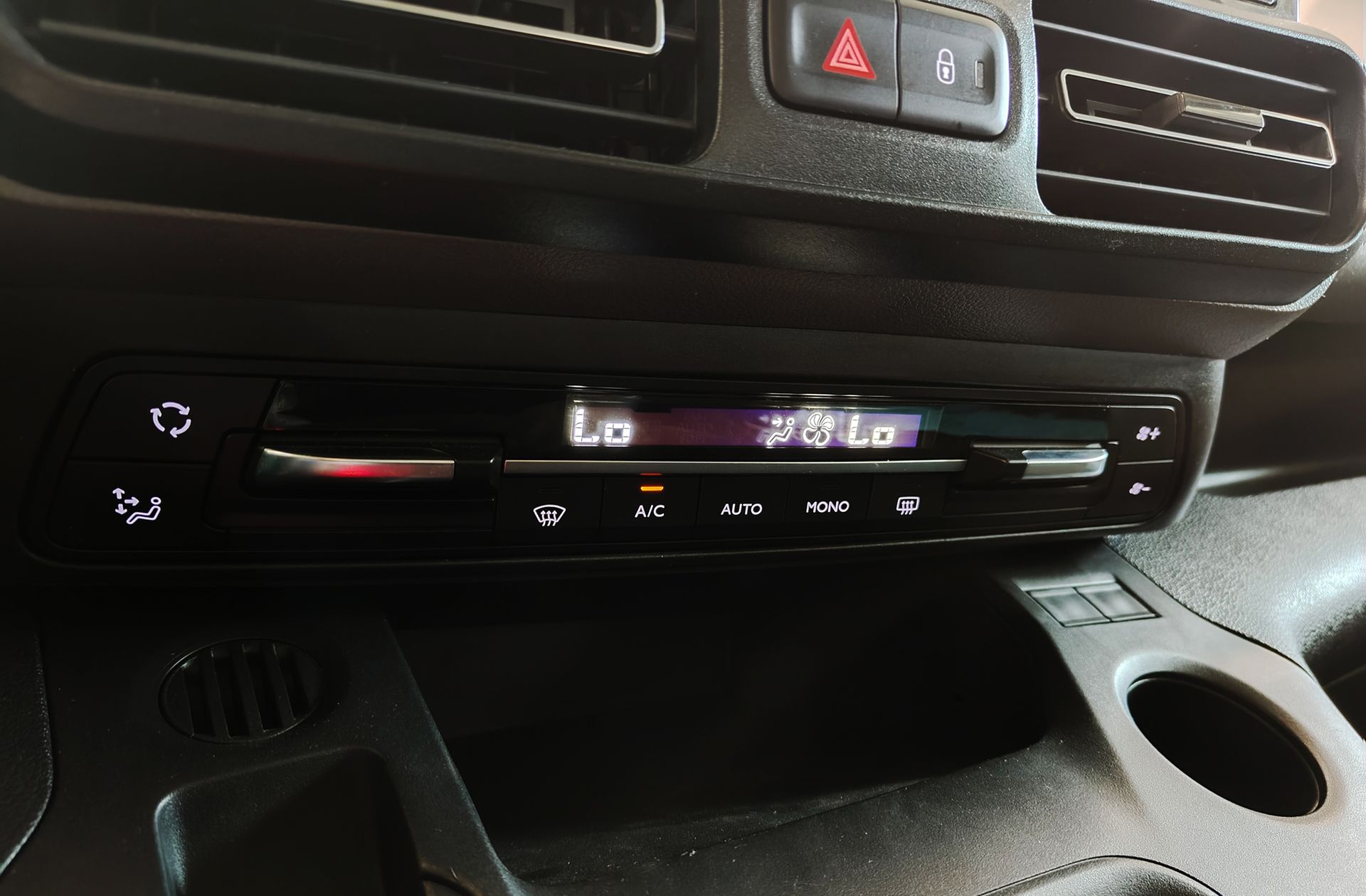 Peugeot Rifter BlueHDi 130 Active Standard NAV+ - foto 28