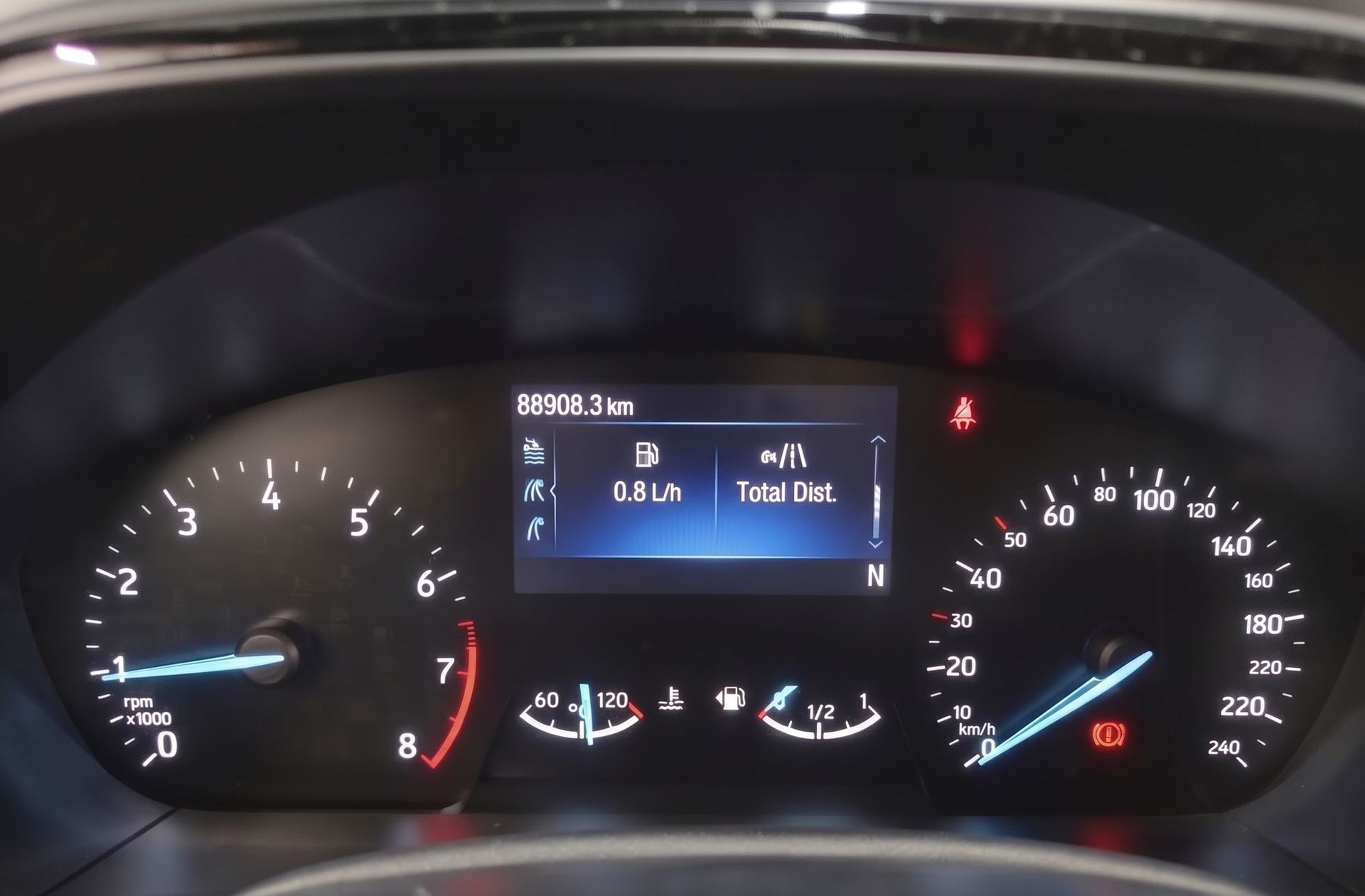 Ford Focus 1.0 EcoBoost MHEV ST-Line - foto 25