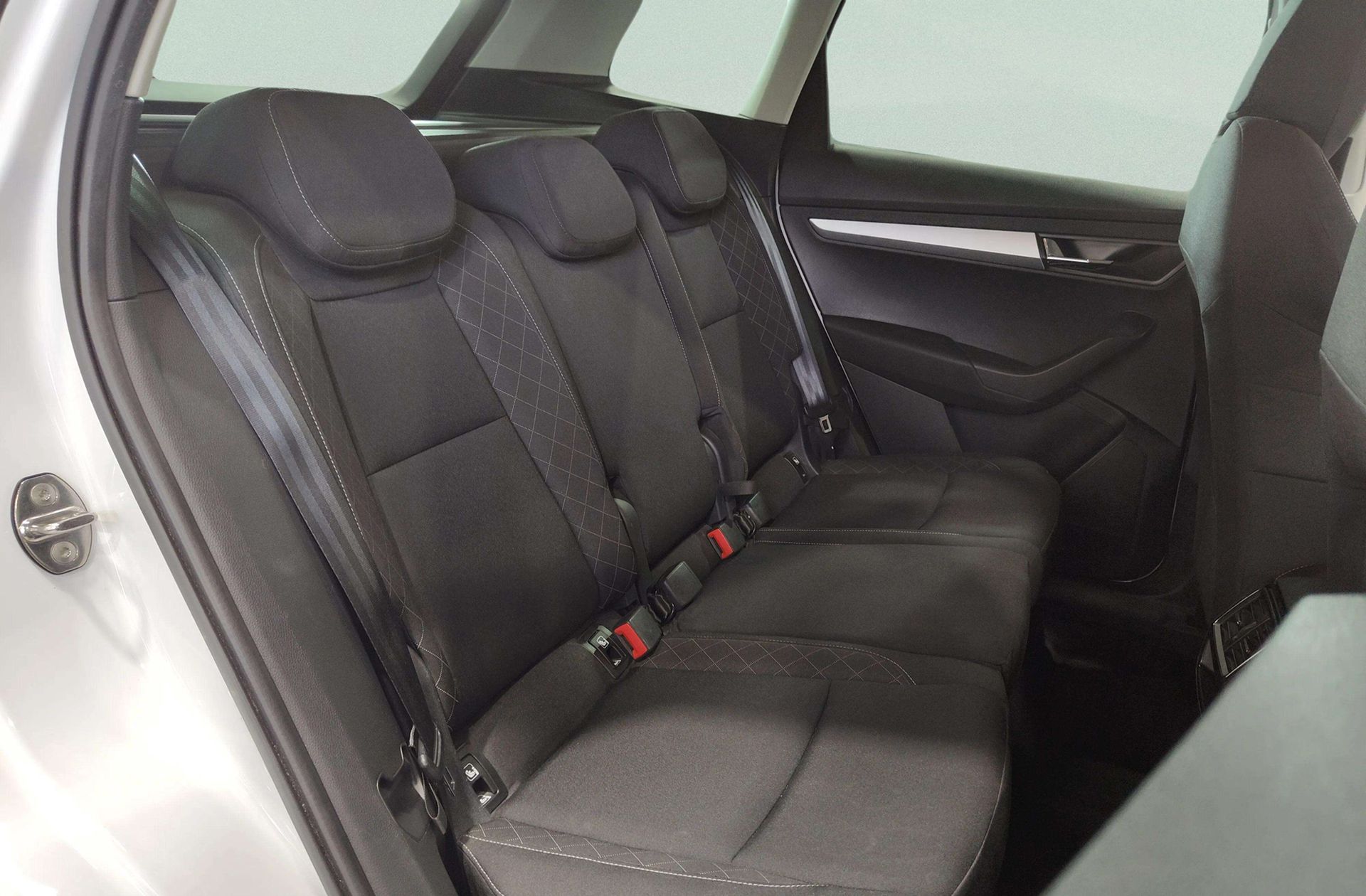 Škoda Karoq 2.0 TDI Ambition - foto 17