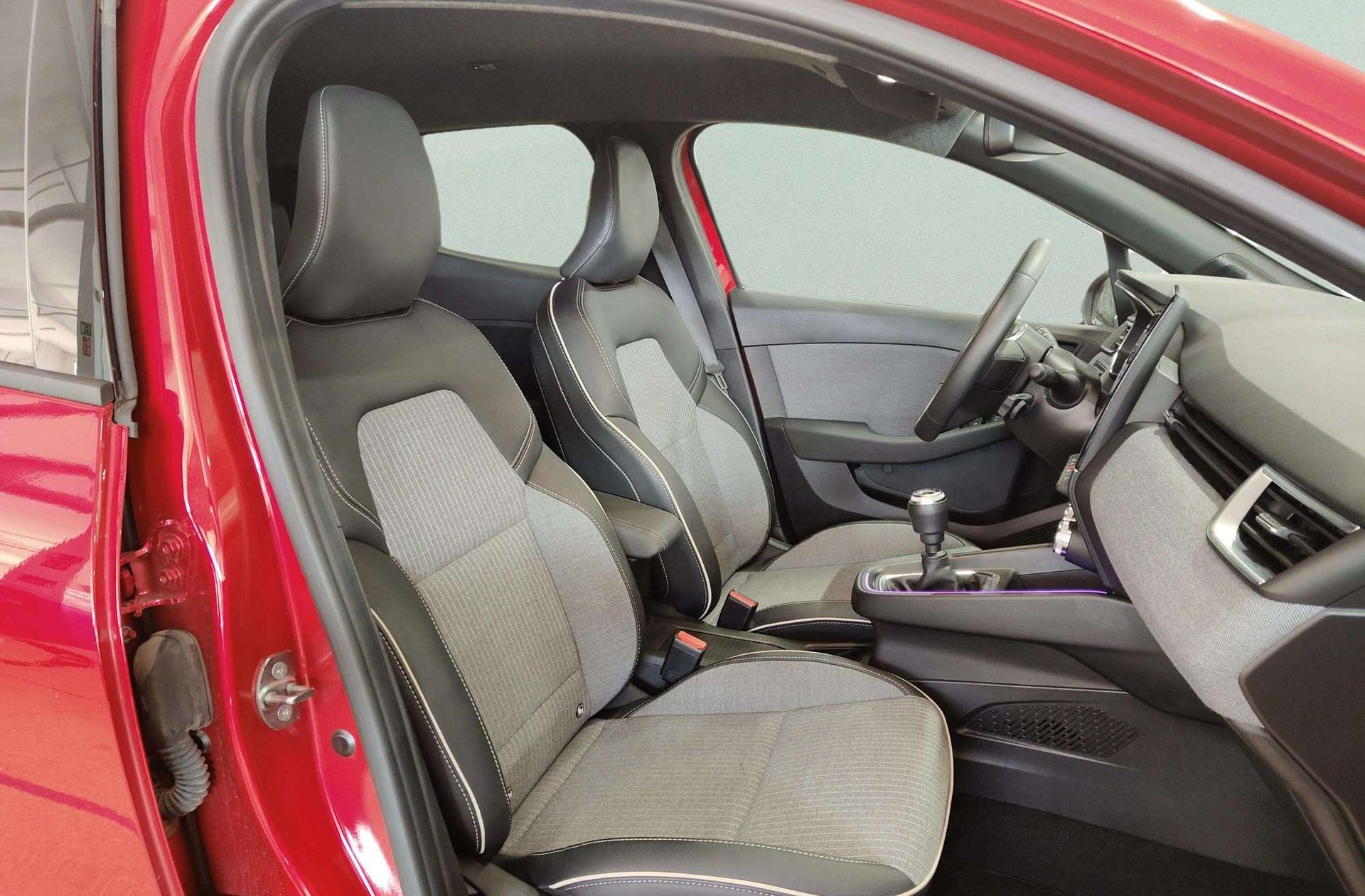 Renault Clio Techno TCe - foto 18