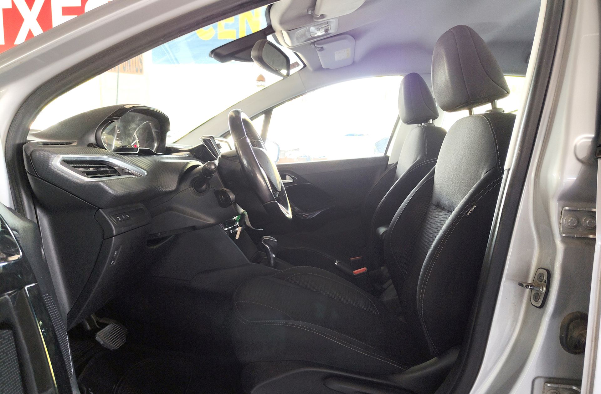 Peugeot 208 1.2 PureTech Allure EAT6 - foto 10