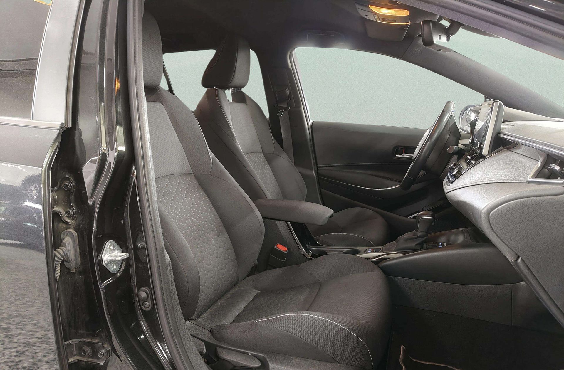 Toyota Corolla 125H Active Tech E-CVT - foto 17