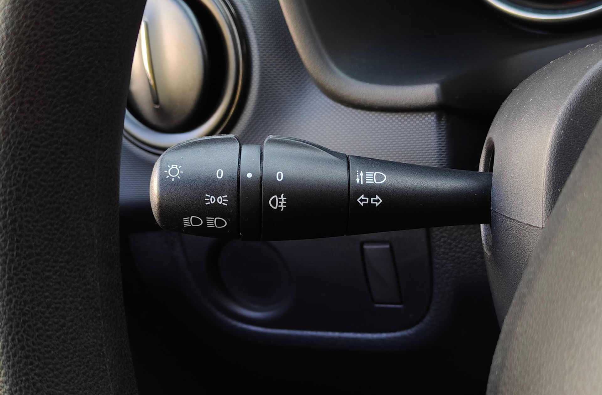 Dacia Sandero Essential 1.0 - foto 19