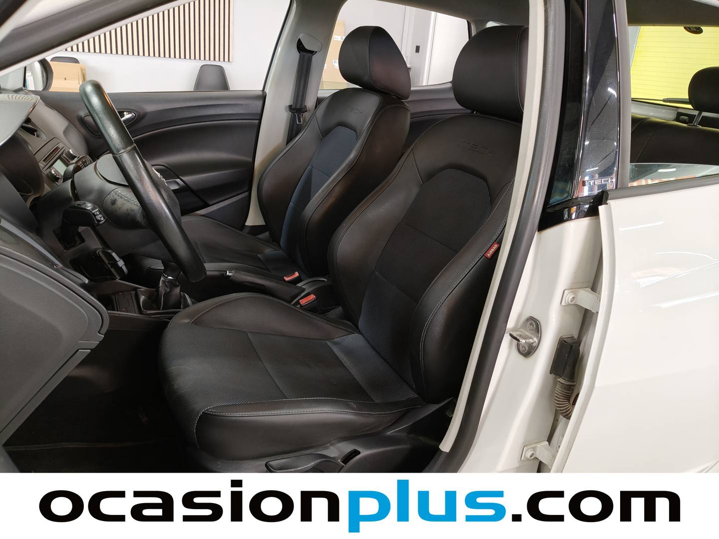 Foto asientos delanteros Seat Ibiza Seat Ibiza 1.6 TDI Style ITech 30 Aniversario (90 CV)