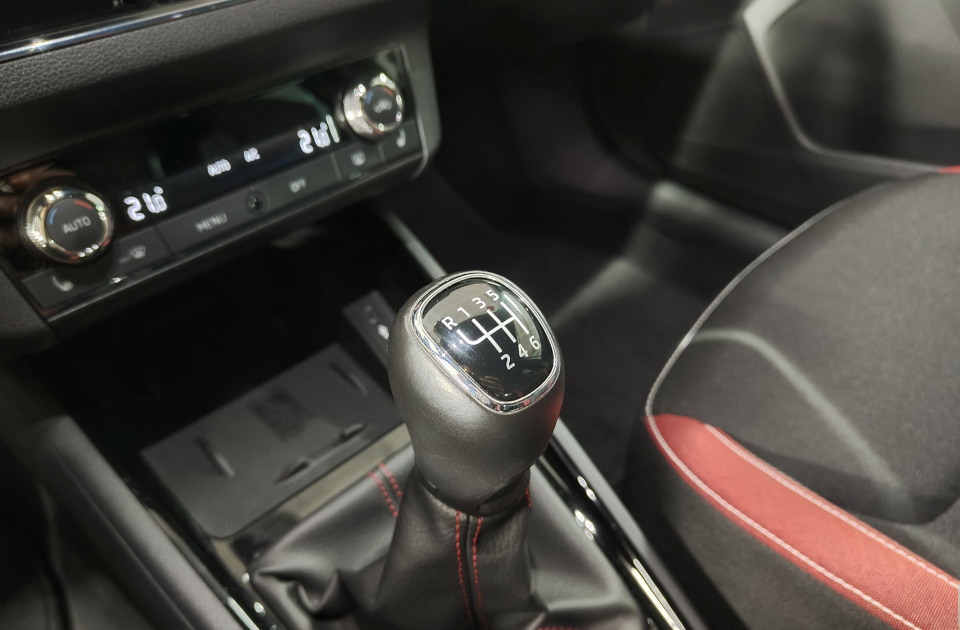 Škoda Scala 1.5 TSI Montecarlo - foto 6
