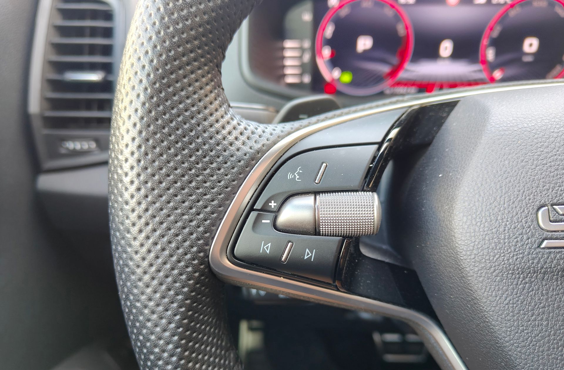 Škoda Karoq 1.5 TSI ACT Sportline DSG - foto 23