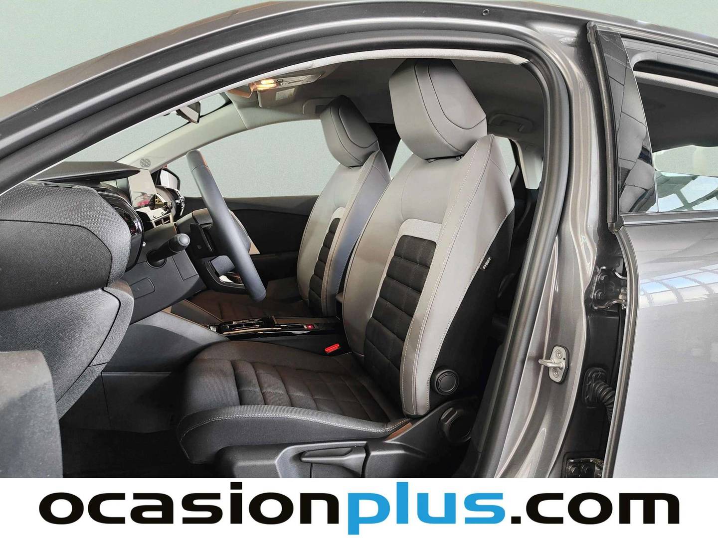 Foto asientos delanteros Citroën C4 Citroën C4 Hybrid 145 Business Edition e-DCS6 (145 CV)