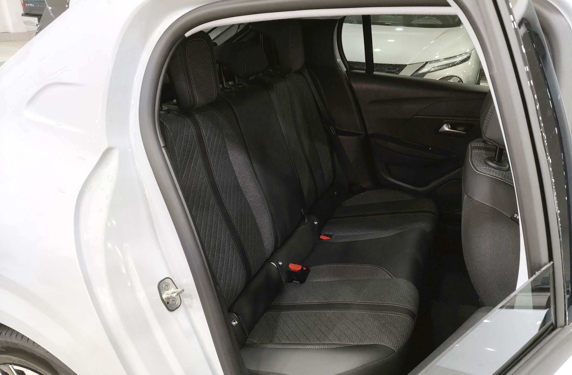 Peugeot 208 PureTech 100 Allure - foto 16