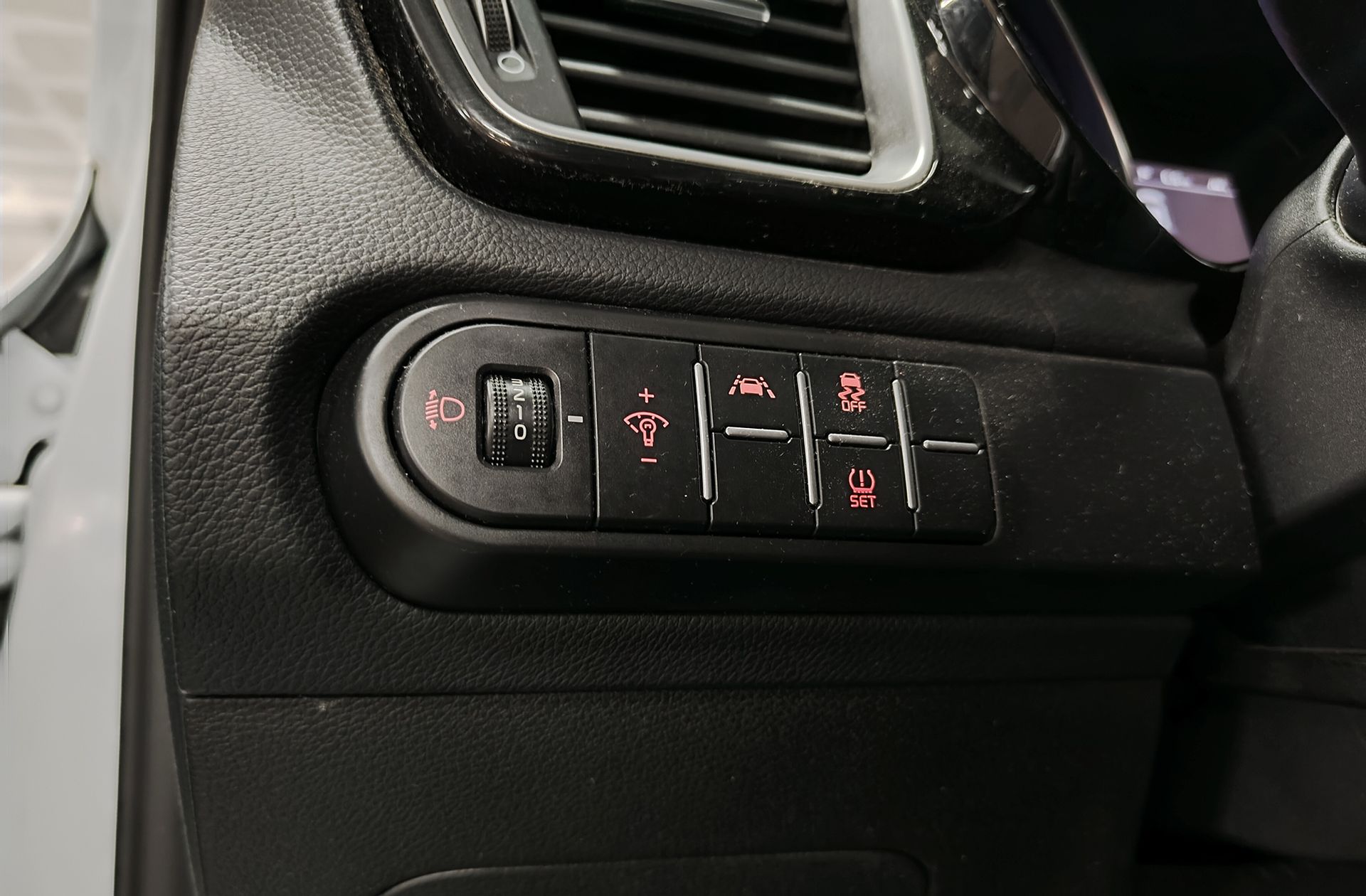 Kia XCeed 1.5 MHEV iMT Tech - foto 24