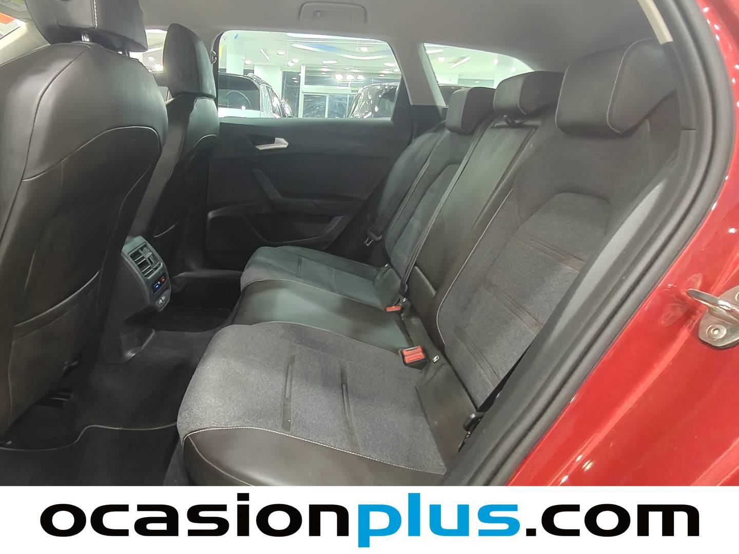 Foto asientos traseros Seat León SEAT León ST 1.5 eTSI S&S Xcellence Go L DSG (150 CV)