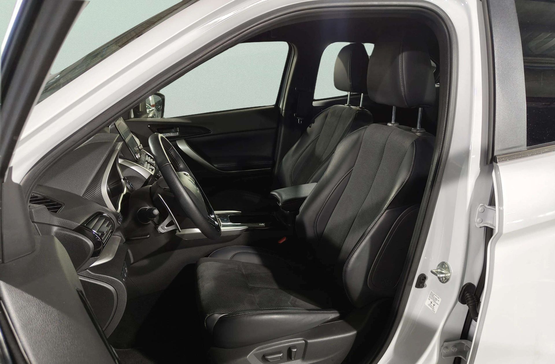 Mitsubishi Eclipse Cross 2.4 PHEV Kaiteki 4WD - foto 14