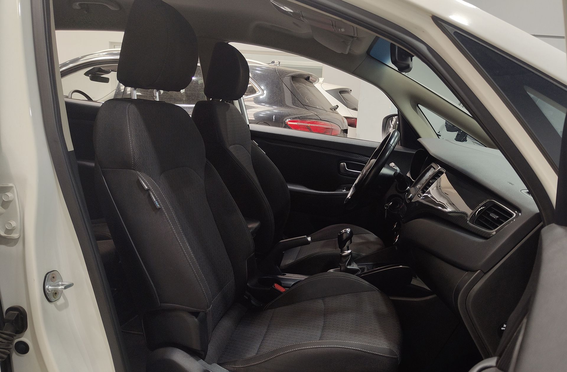 Kia Carens 1.7 CRDi VGT Drive Eco-Dynamics - foto 17