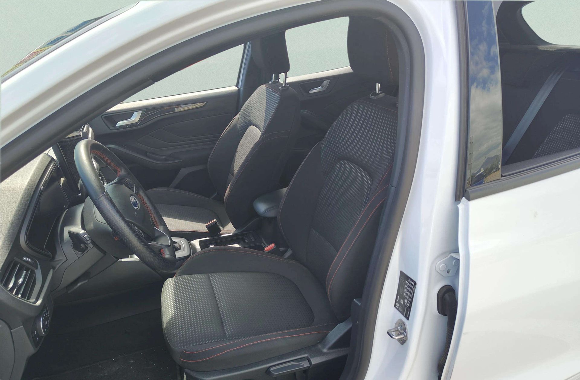 Ford Focus 1.0 EcoBoost MHEV ST-Line - foto 13