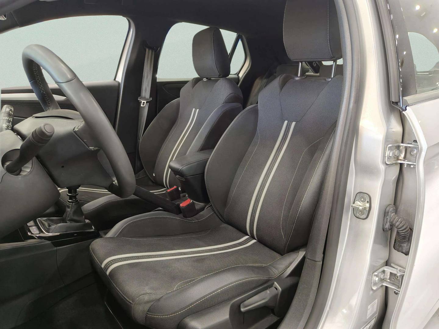 Foto asientos delanteros Opel Corsa Opel Corsa 1.2 T XHL GS (100 CV)