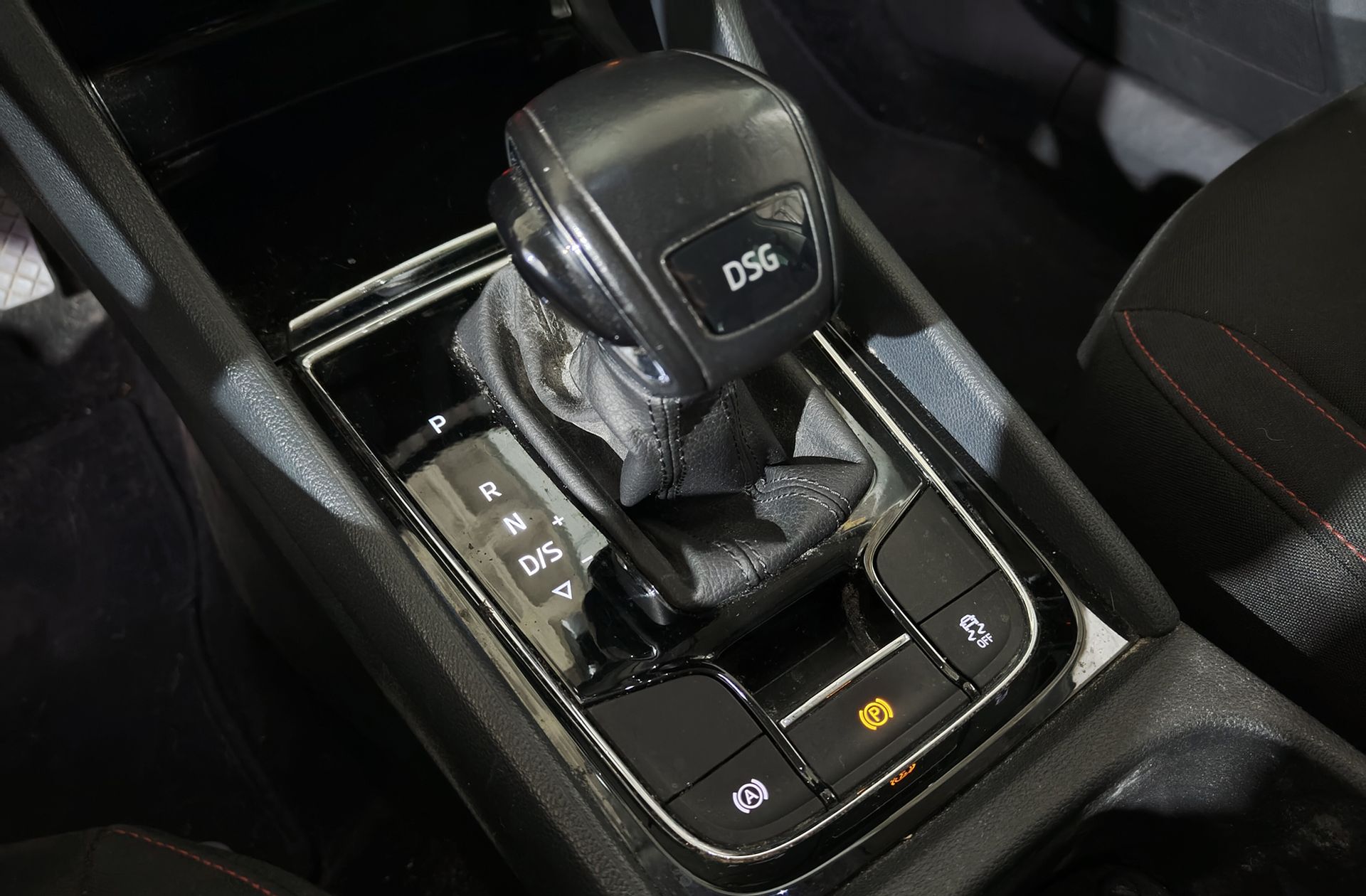 Škoda Karoq 1.0 TSI Ambition DSG - foto 5