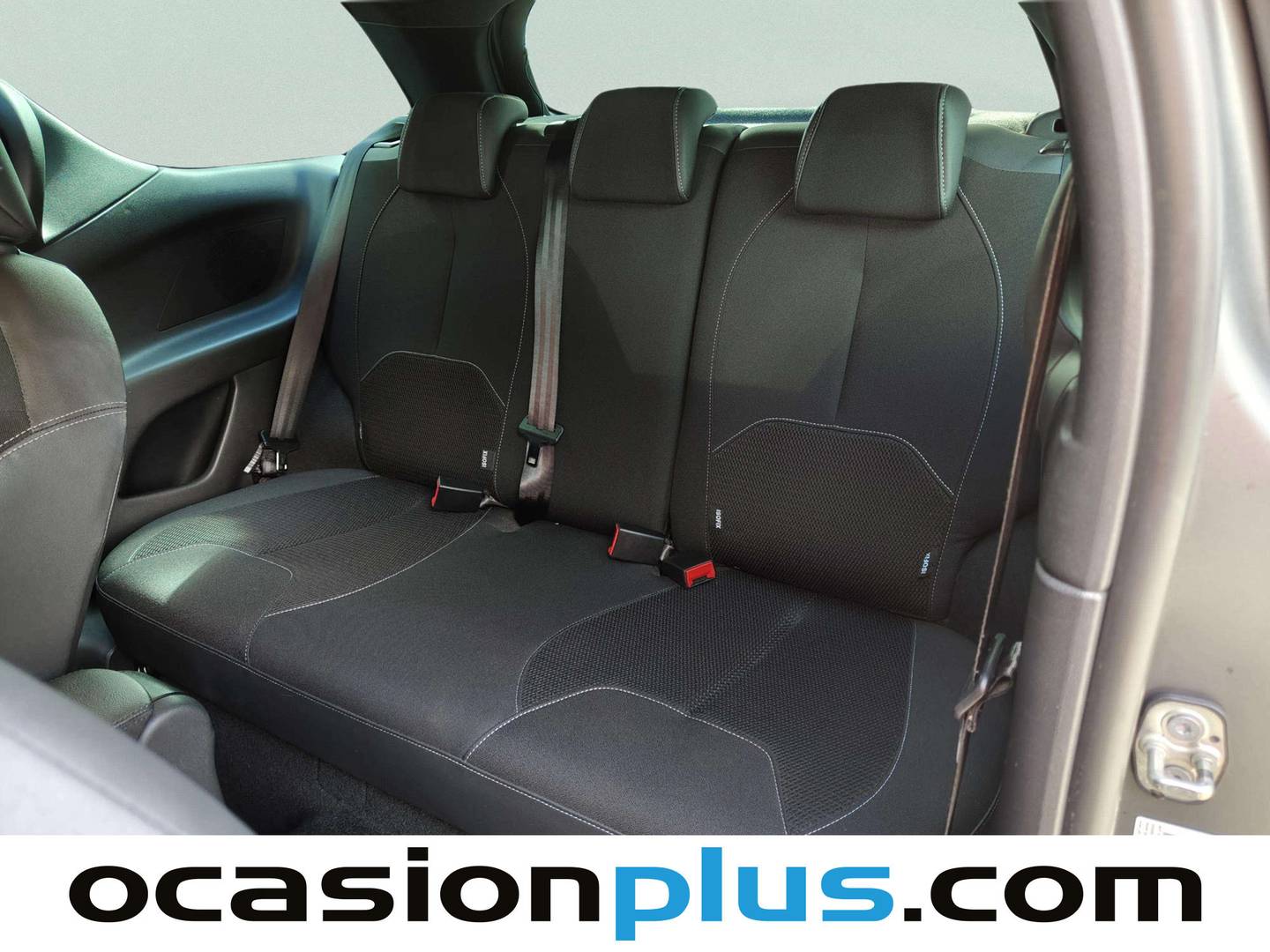 Foto DS DS 3 DS DS3 Crossback PureTech 110 S&S Dark Side EAT6  (110 CV)