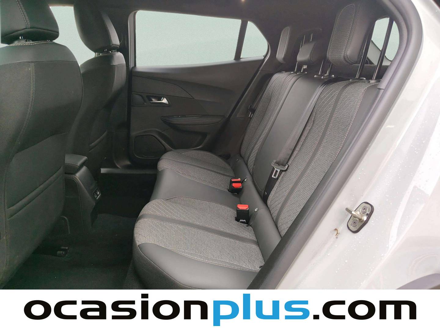 Foto asientos traseros Peugeot 2008 Peugeot 2008 Allure Hybrid eDCS6 (145 CV)