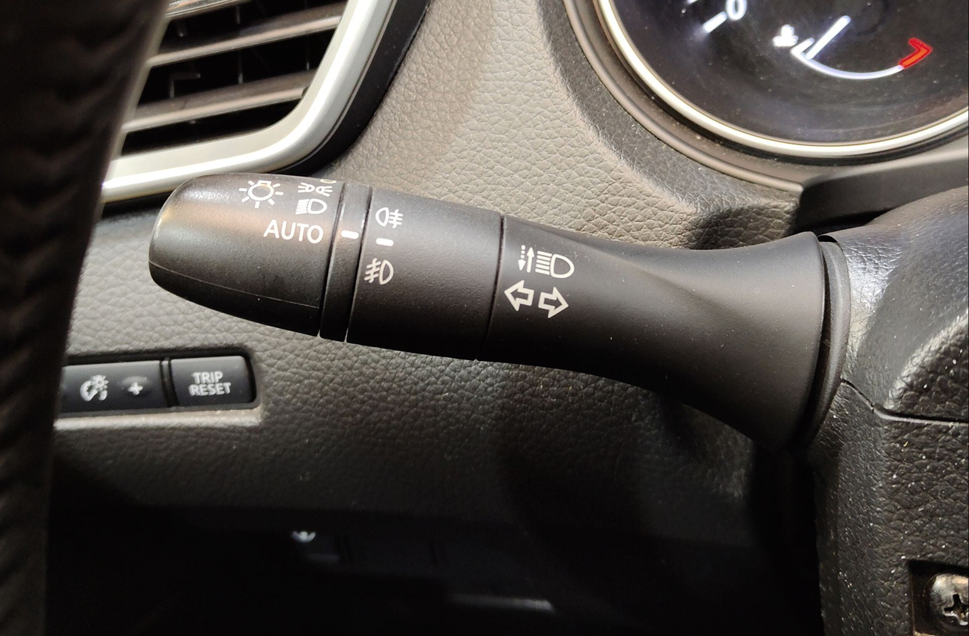 Nissan Qashqai dCi 150 Tekna+ - foto 33