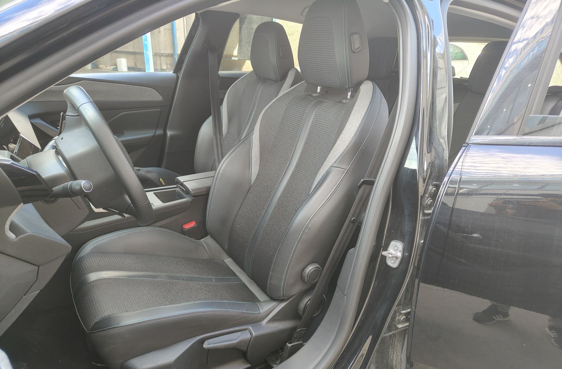 Peugeot 308 Allure BlueHDi 130 EAT8 - foto 10