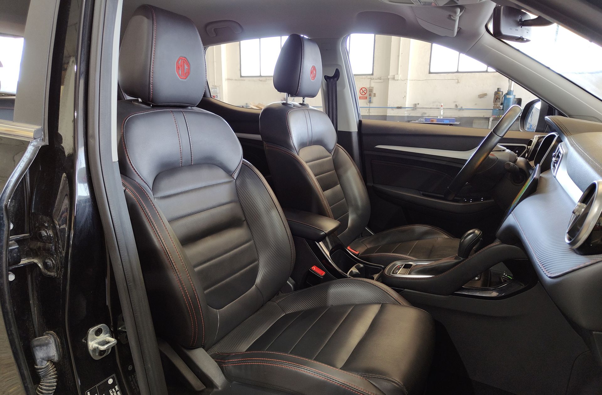 MG ZS 1.0T Luxury - foto 19