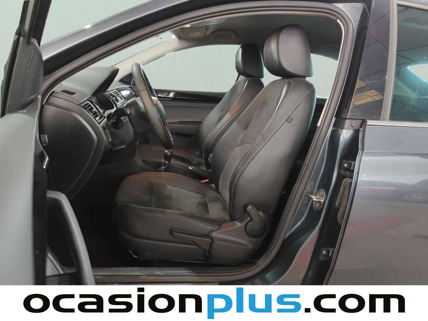 Foto asientos delanteros Seat Toledo Seat Toledo 1.0 TSI S&S Xcellence Edition (110 CV)