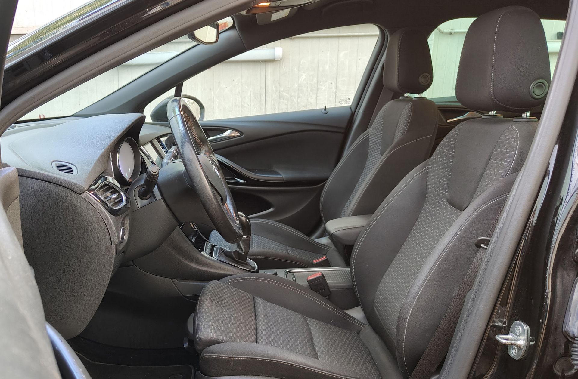 Opel Astra 1.6 CDTi Dynamic - foto 9