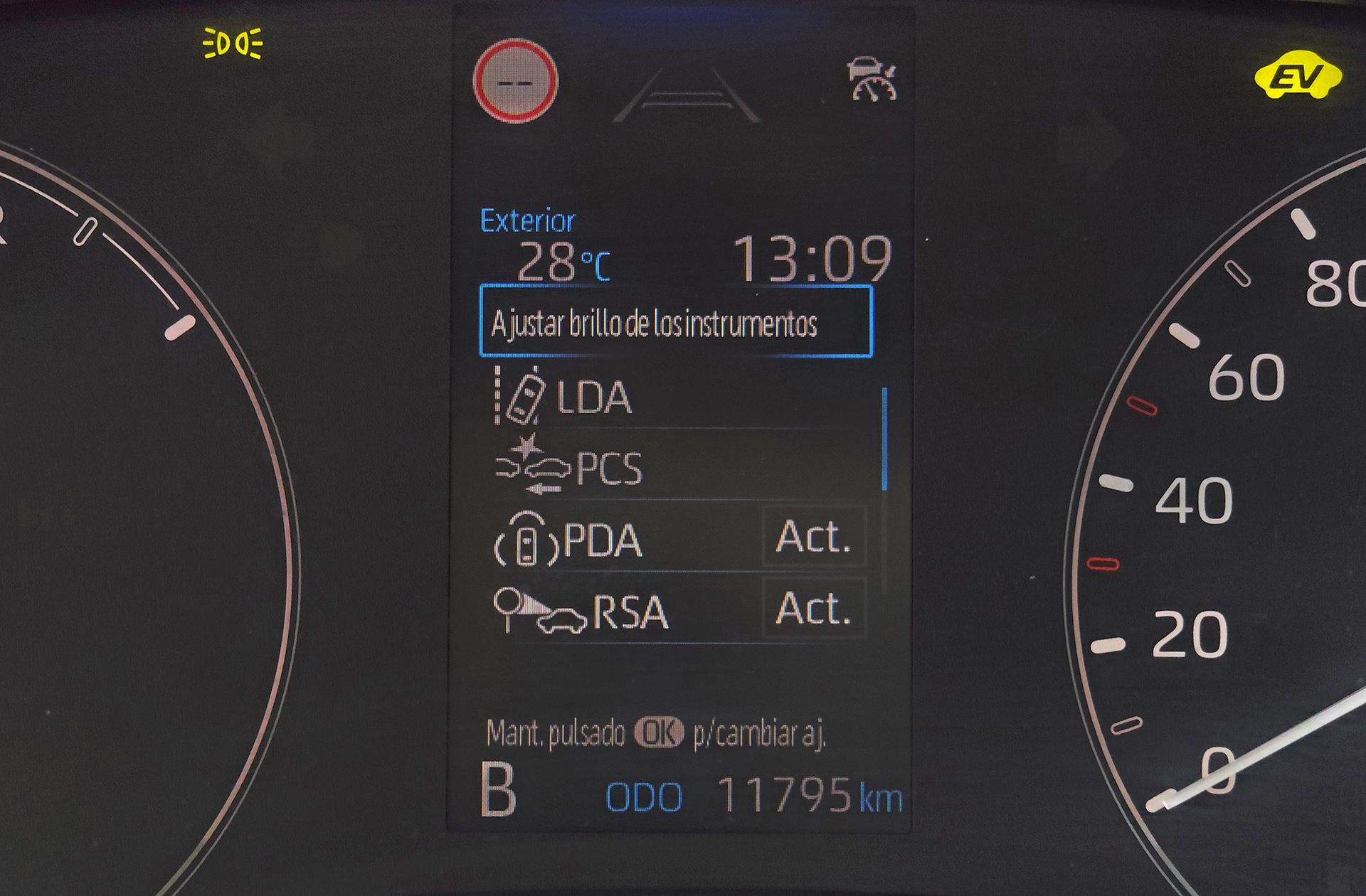 Toyota Yaris 120H Active Plus - foto 12
