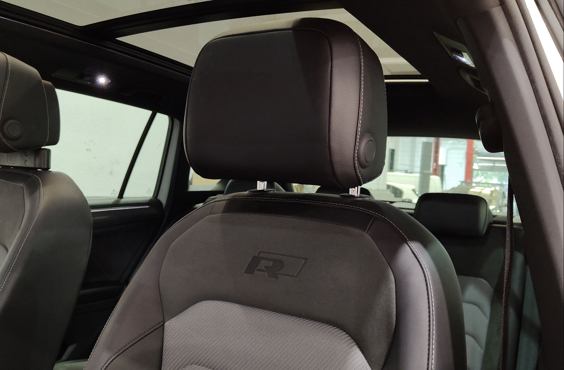 Volkswagen Tiguan Sport 1.4 ACT TSI DSG Paquete R-Line - foto 8