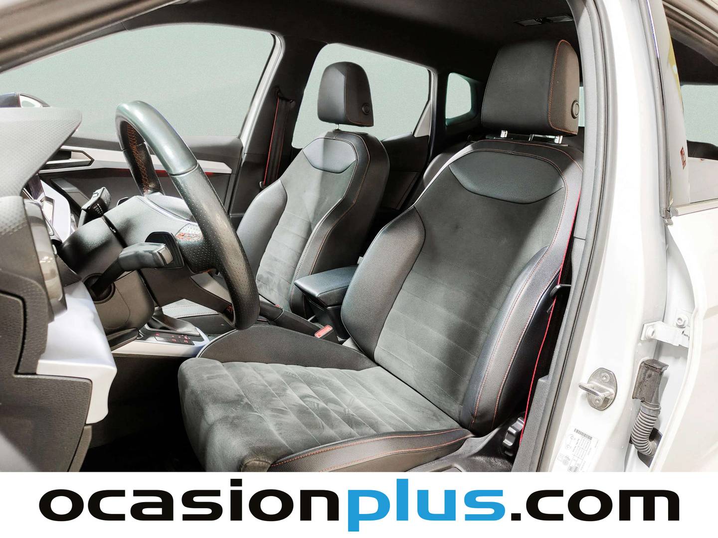 Foto asientos delanteros Seat Arona SEAT Arona 1.5 TSI S&S FR XL DSG (150 CV)