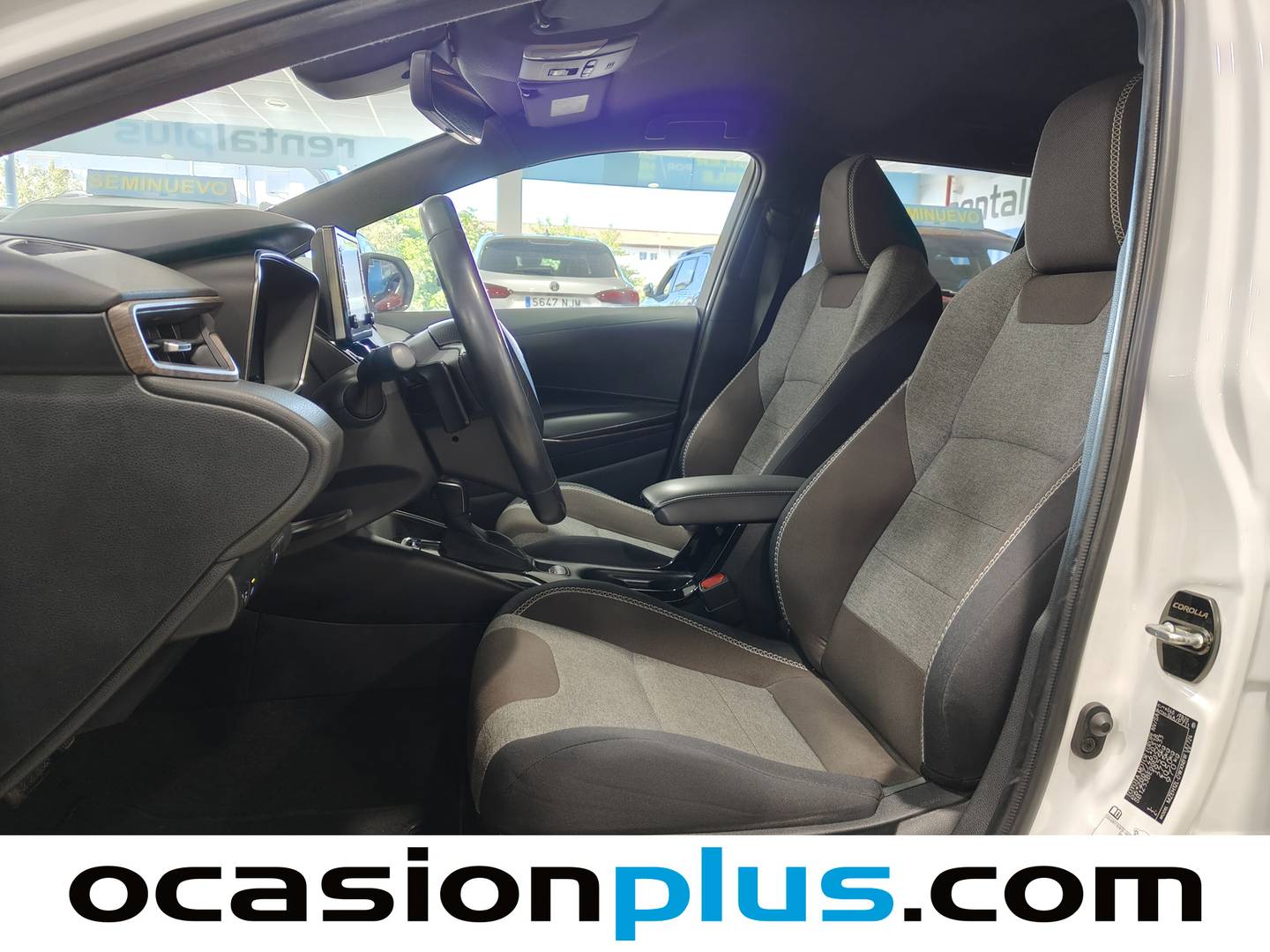 Foto asientos delanteros Toyota Corolla Toyota Corolla Touring Sports 180H Trek E-CVT (180 CV)