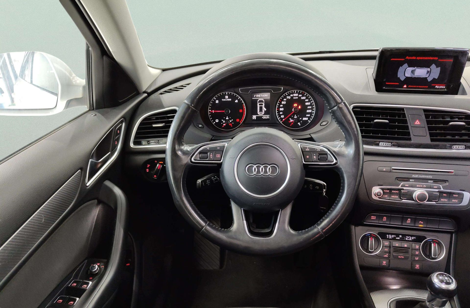 Audi Q3 design edition 2.0 TDI - foto 23