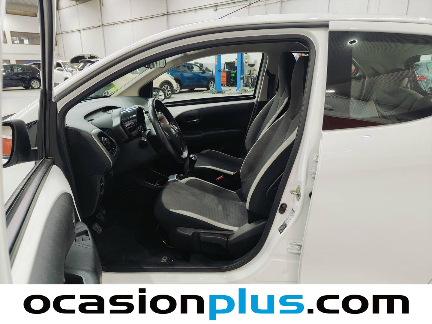 Foto asientos delanteros Toyota Aygo Toyota Aygo 70 x-sport (72 CV)